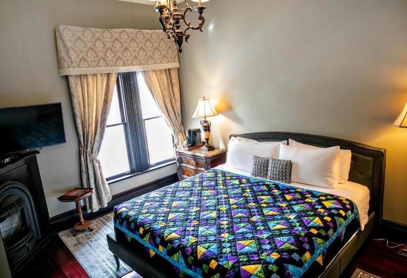 Standard Szoba King Size Bed, Puddicombe House