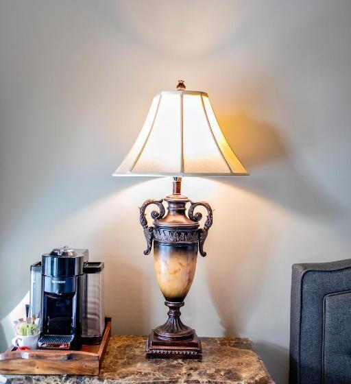 Standard Szoba King Size Bed, Puddicombe House