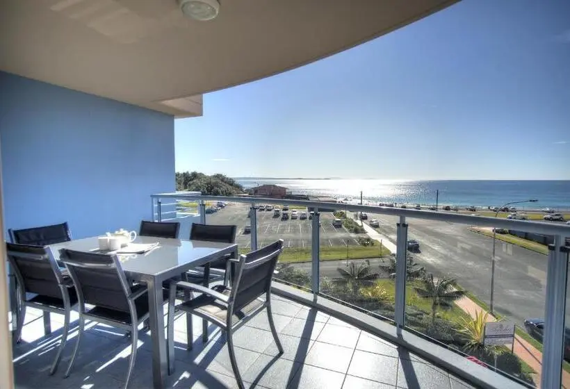 2 Bedroom Apartment with Views, Beaches International