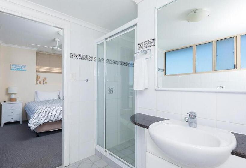 2 Bedroom Apartment with Views, Beaches International