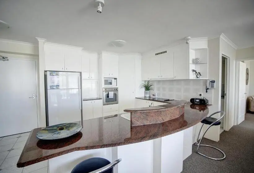 2 Bedroom Apartment with Views, Beaches International