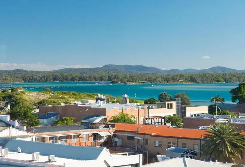 2 Bedroom Apartment with Views, Beaches International