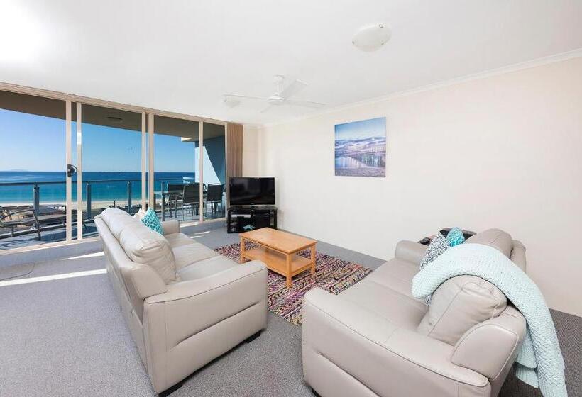 2 Bedroom Apartment with Views, Beaches International