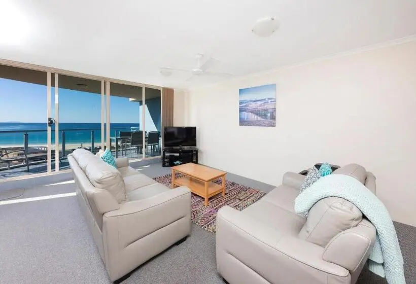 2 Bedroom Apartment with Views, Beaches International