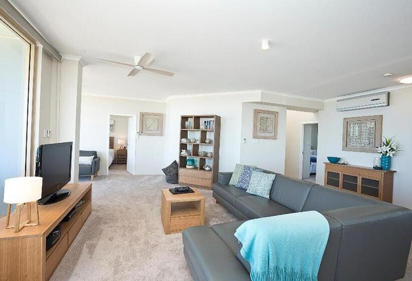 דירת פנטהאוז 1 חדרי שינה, Beaches International