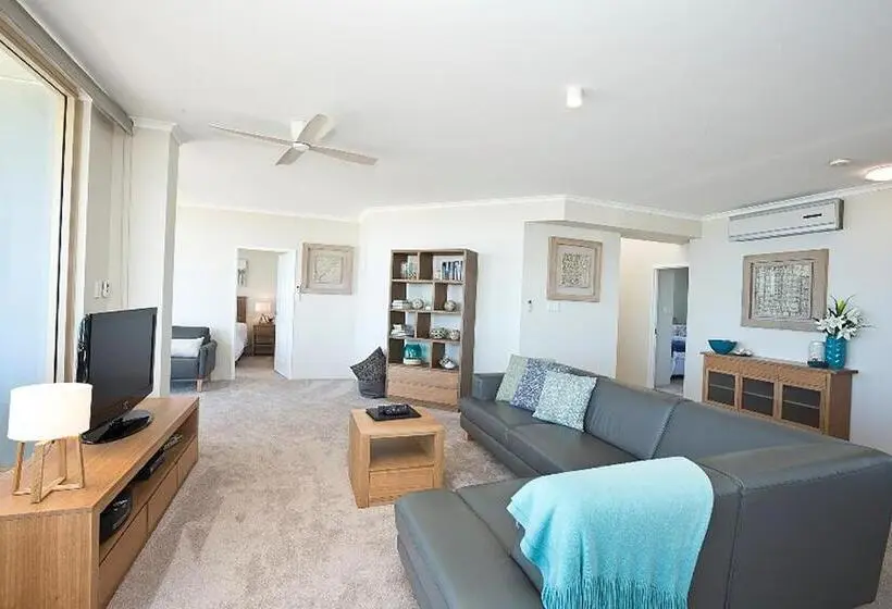 1 Bedroom Penthouse Apartment, Beaches International