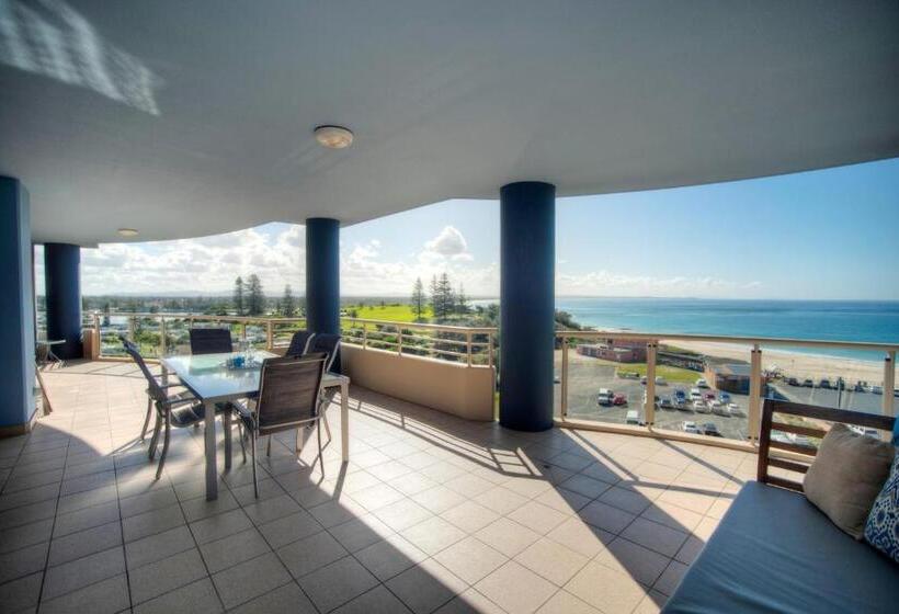 דירת שלושה חדרים, Beaches International