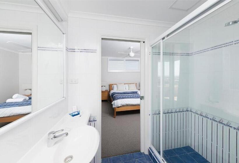 דירת שלושה חדרים, Beaches International