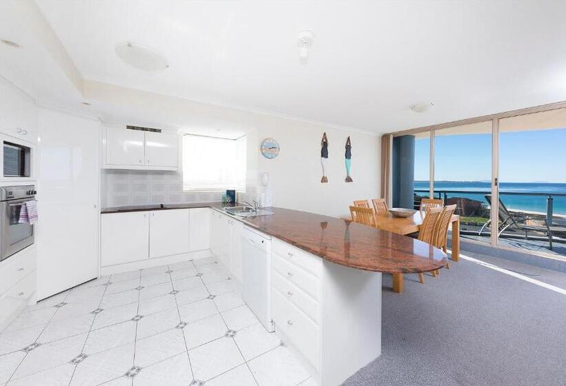 2 Bedroom Apartment with Views, Beaches International