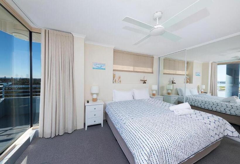 2 Bedroom Apartment with Views, Beaches International