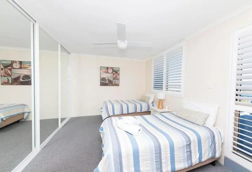2 Bedroom Apartment with Views, Beaches International