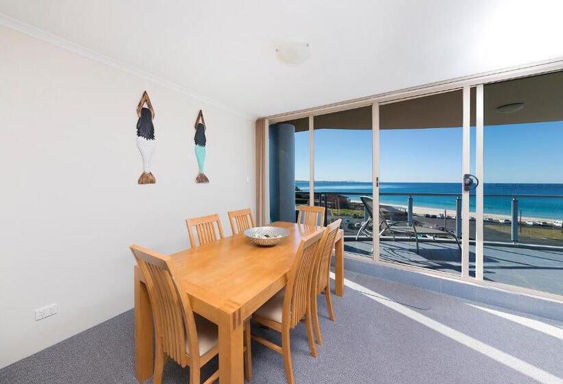 2 Bedroom Apartment with Views, Beaches International