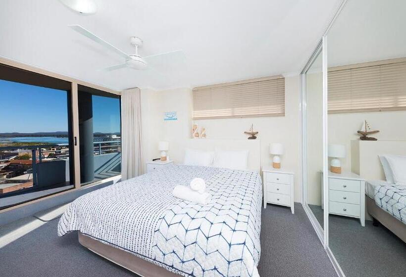 2 Bedroom Apartment with Views, Beaches International