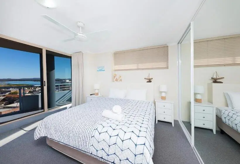 2 Bedroom Apartment with Views, Beaches International