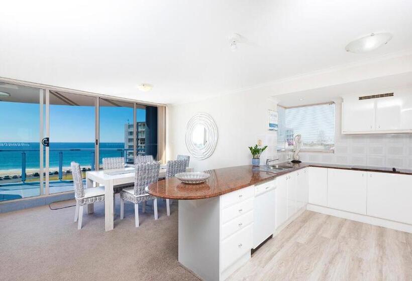 2 Bedroom Apartment with Views, Beaches International