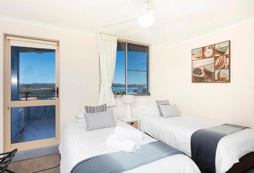 2 Bedroom Apartment with Views, Beaches International