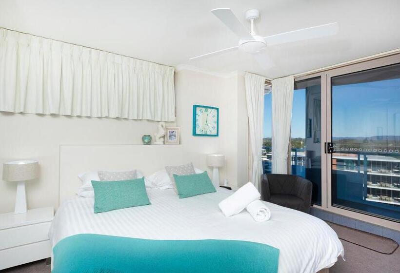 2 Bedroom Apartment with Views, Beaches International