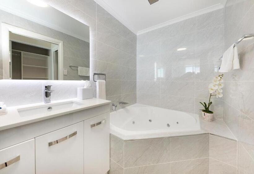 דירת פנטהאוז 1 חדרי שינה, Beaches International