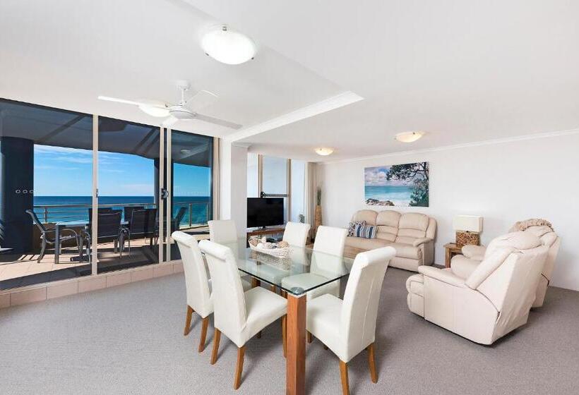 דירת שלושה חדרים, Beaches International