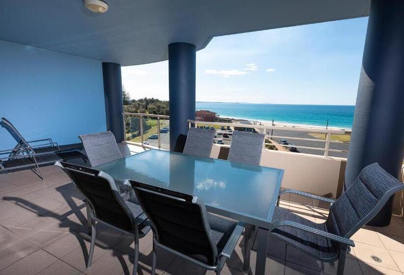 דירת שלושה חדרים, Beaches International