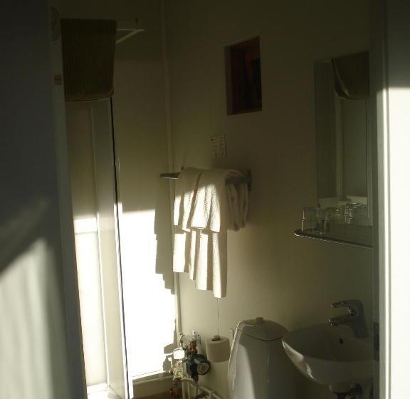 کابین, Guesthouse Pétursborg