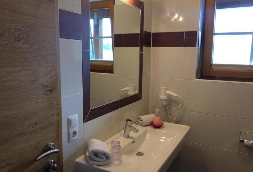 스탠다드 스튜디오, Jenneweinhof