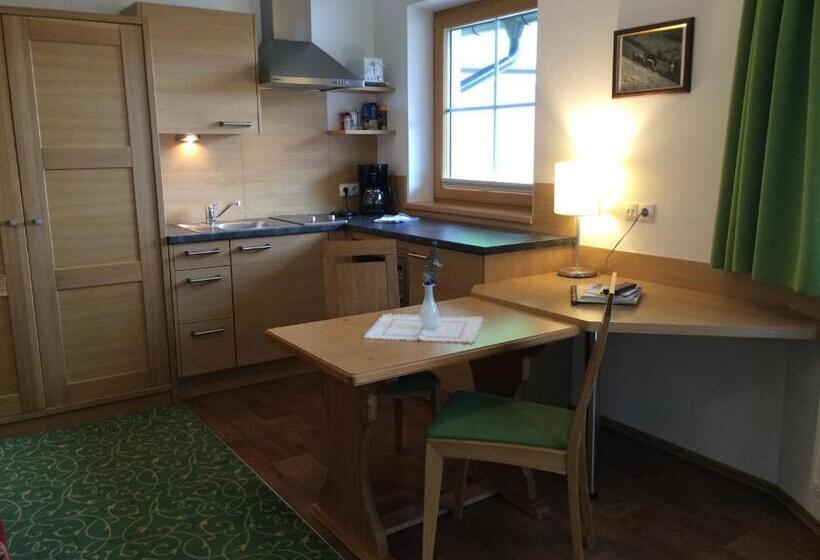 스탠다드 스튜디오, Jenneweinhof