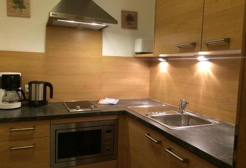 스탠다드 스튜디오, Jenneweinhof