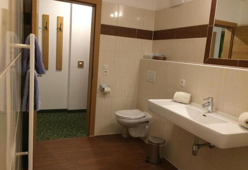 스탠다드 스튜디오, Jenneweinhof