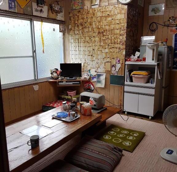 سرير فى غرفة مشتركه, Tomarigi