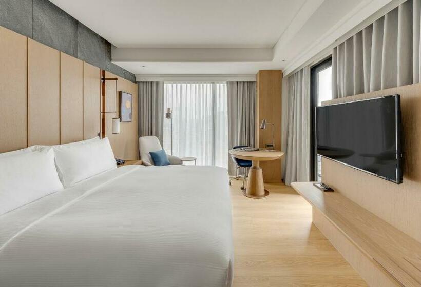 اتاق استاندارد با تخت بزرگ, Doubletree By Hilton Taipei Zhongshan