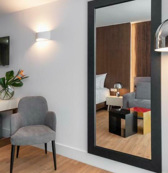 スタンダードルーム, Elia Ermou Athens