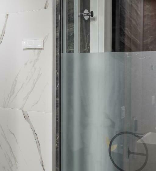 エクゼクティブルーム, Elia Ermou Athens