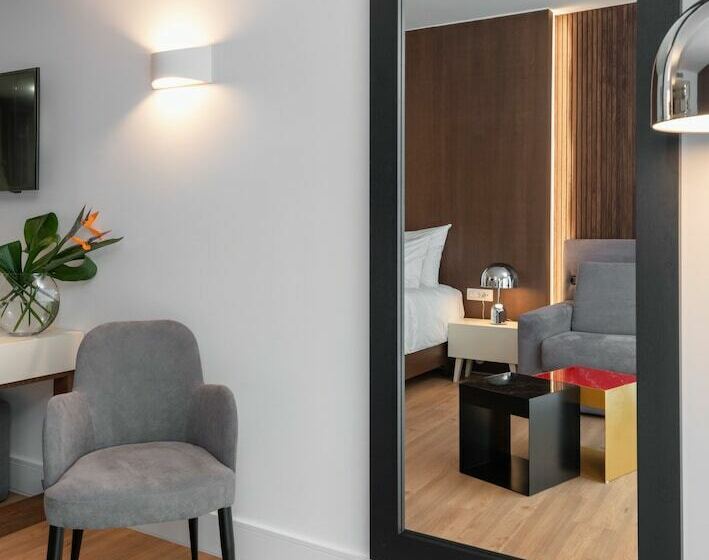 スタンダードルーム, Elia Ermou Athens