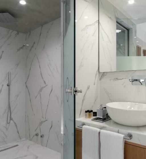 ジュニアスイート, Elia Ermou Athens