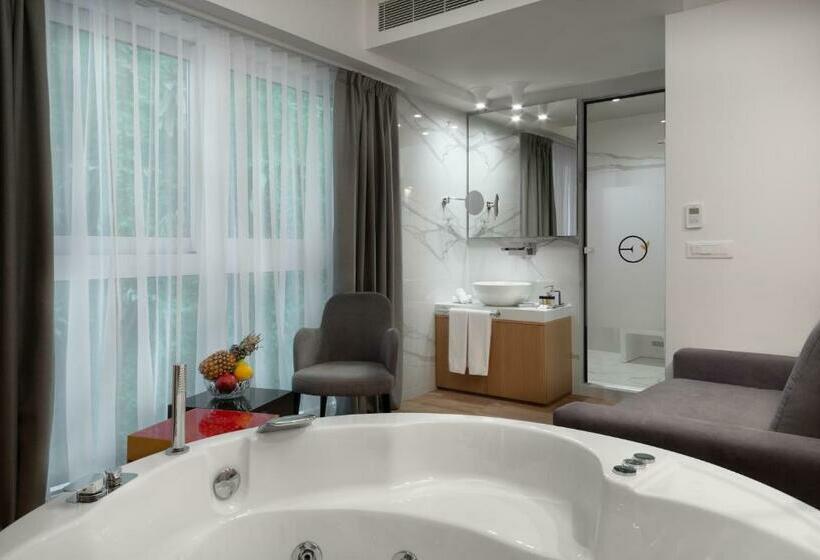 ハイドロマッサージバス付きジュニアスイート, Elia Ermou Athens