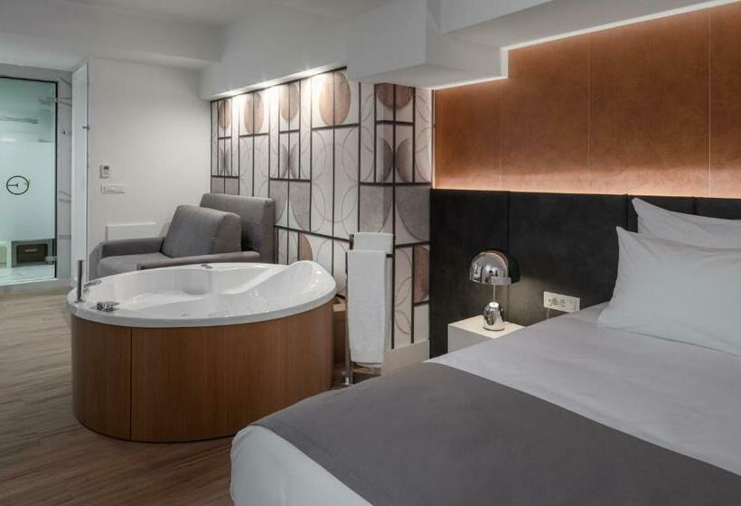 ハイドロマッサージバス付きジュニアスイート, Elia Ermou Athens