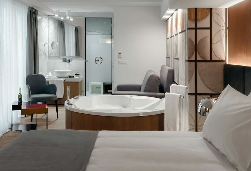 ハイドロマッサージバス付きジュニアスイート, Elia Ermou Athens