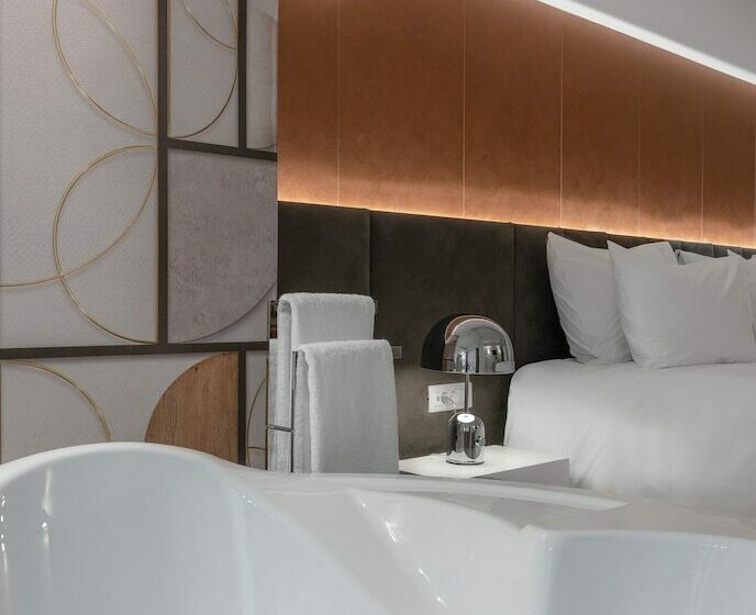 ハイドロマッサージバス付きジュニアスイート, Elia Ermou Athens