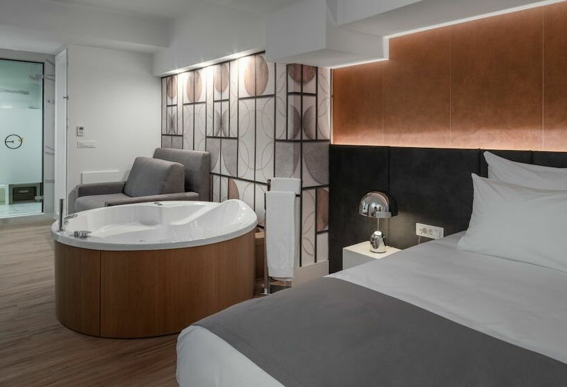 ハイドロマッサージバス付きジュニアスイート, Elia Ermou Athens