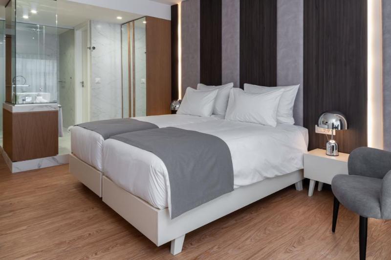 Номер Стандарт, Elia Ermou Athens
