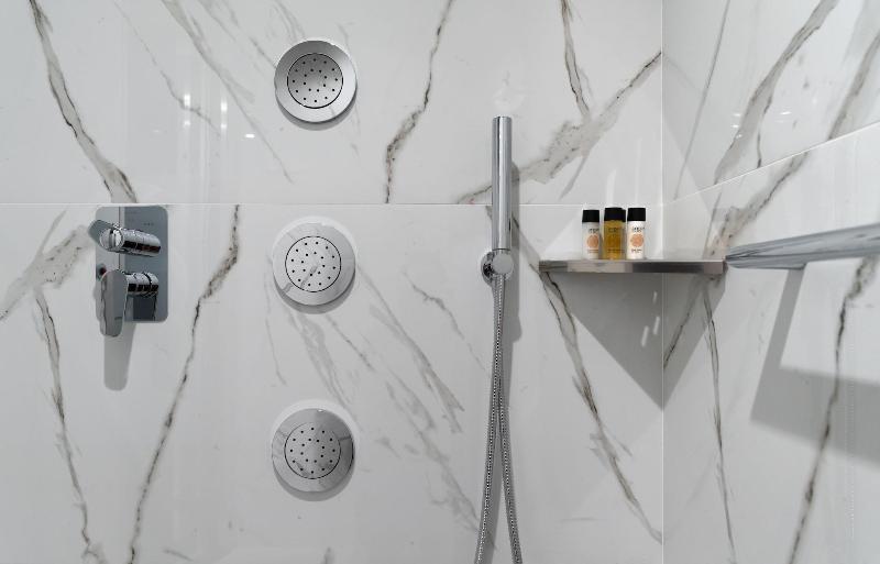 エクゼクティブルーム, Elia Ermou Athens