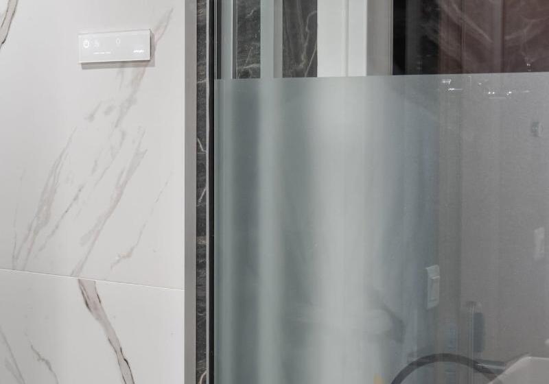 エクゼクティブルーム, Elia Ermou Athens