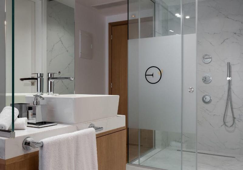 スタンダードルーム, Elia Ermou Athens