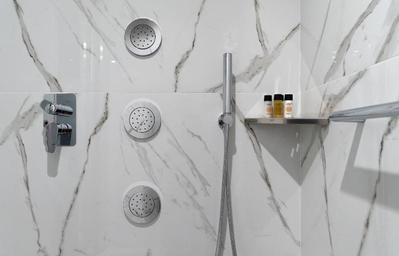 スタンダードルーム, Elia Ermou Athens