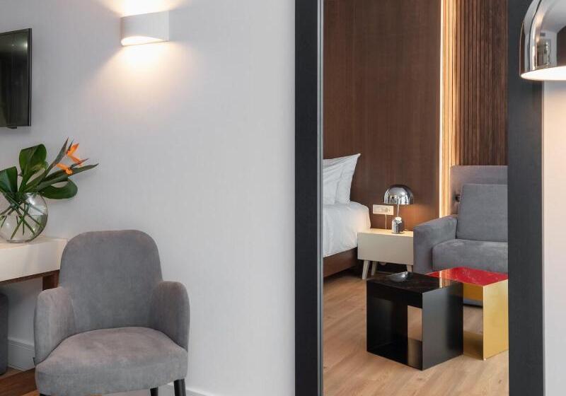 Номер Стандарт, Elia Ermou Athens