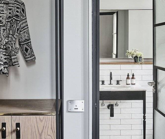 标准工作室, Gorgeous George By Design Hotels ™