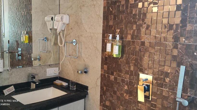 חדר דלוקס, Jivanta Mahabaleshwar