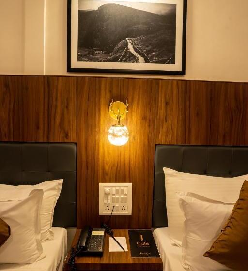 חדר משפחתי, Jivanta Mahabaleshwar