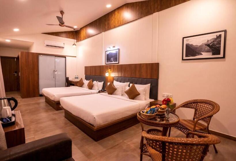 חדר משפחתי, Jivanta Mahabaleshwar